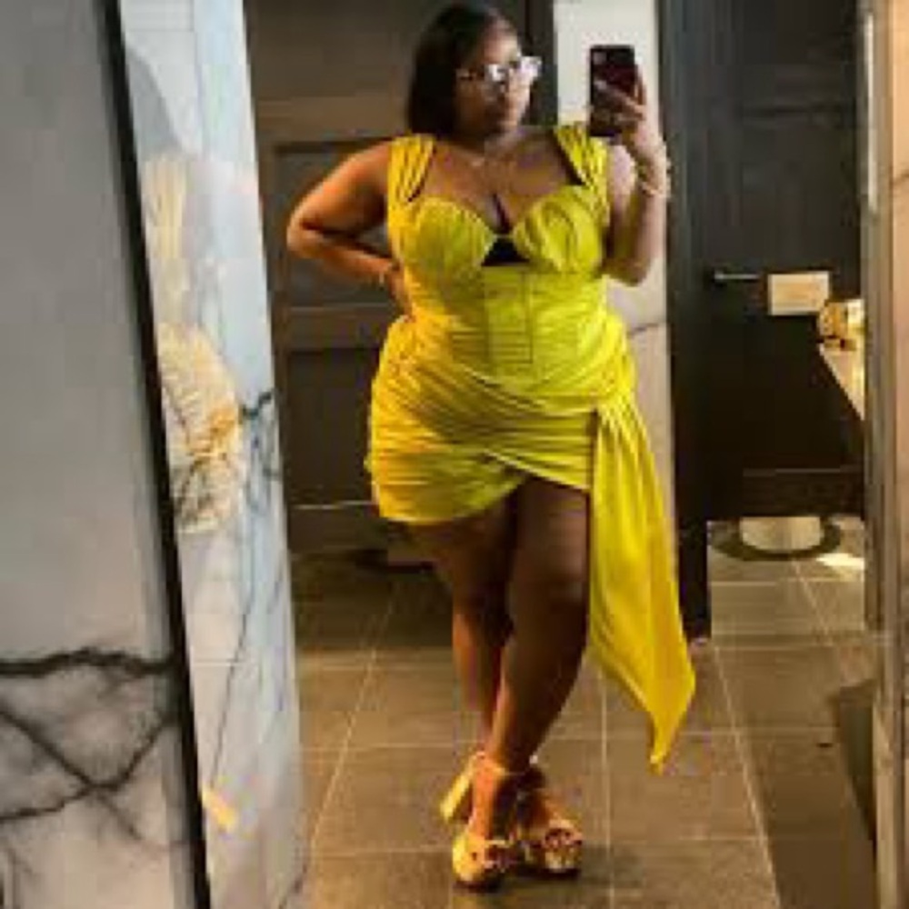 Pretty Little Thing Chartreuse Satin Ruched Drape Bodycon Skirt - Picture 4 of 4